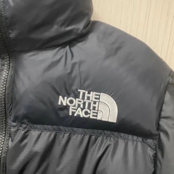 The North Face Black Puffer Jacket - Picture 3 of 6
